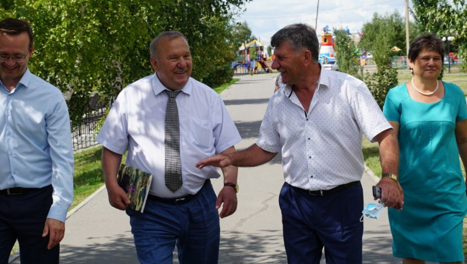 Герой России Владимир Шаманов посетил Благовещенский район. Фото предоставлено газетой 