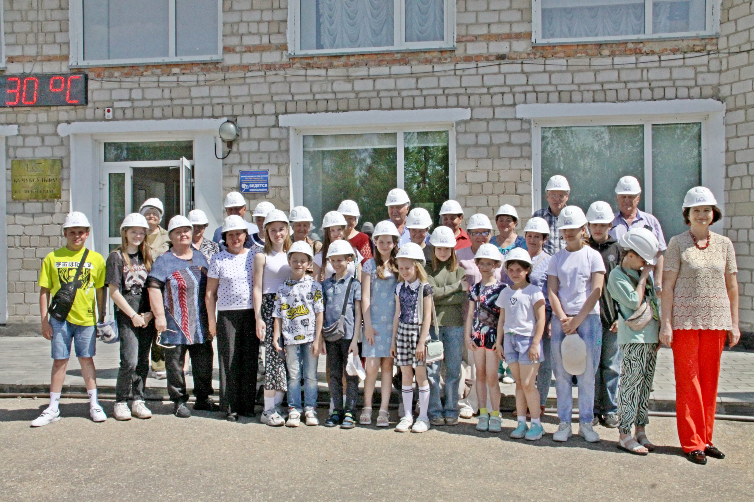 1 июня АО «Кучуксульфат» открыло двери для детей и ветеранов предприятия
