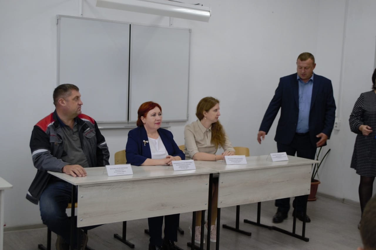 В заводской столовой может появиться новый повар